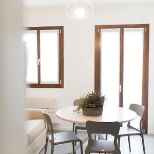 venezia-fly-apartments.hotelslidodijesolo.com/